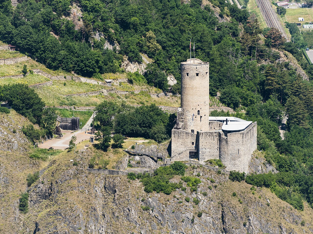 Château de la Bâtiaz, Wallis